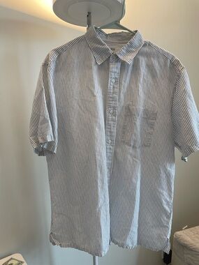 Uniqlo Men's Short-Sleeve Button-Down Shirt - White with Blue Pinstripes